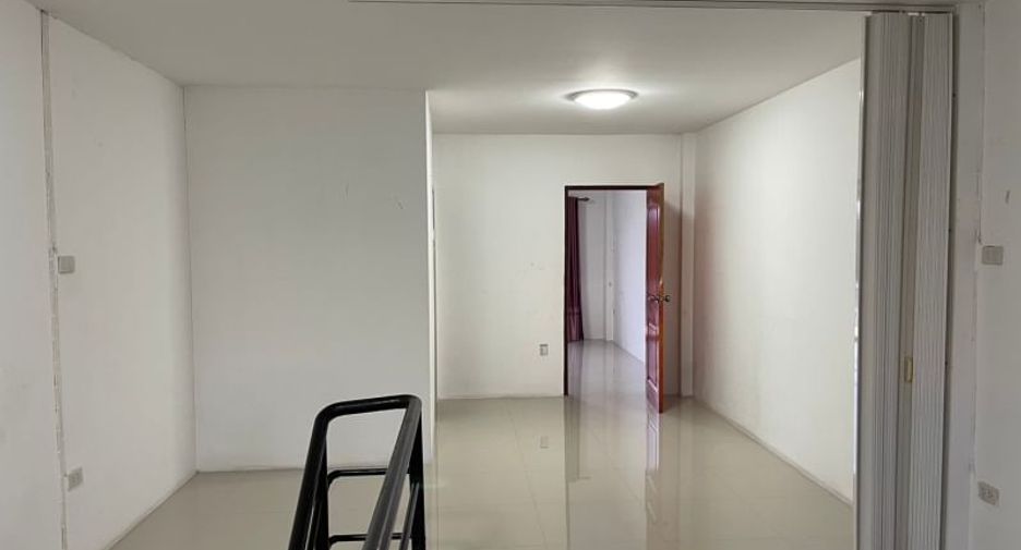 For sale 2 bedrooms retail Space in Si Racha, Chonburi