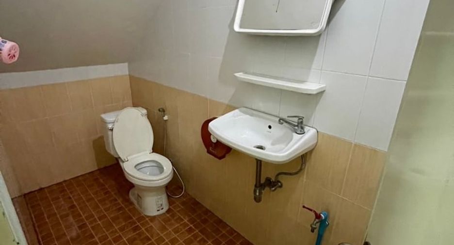 For sale 2 bedrooms retail Space in Si Racha, Chonburi
