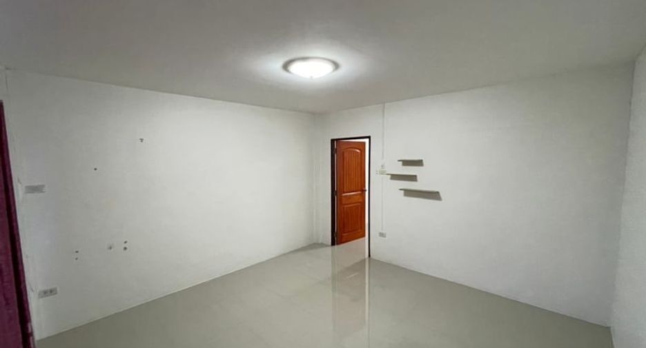 For sale 2 bedrooms retail Space in Si Racha, Chonburi