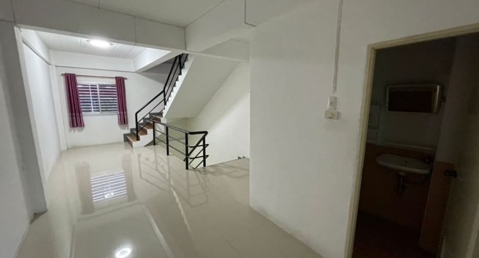 For sale 2 bedrooms retail Space in Si Racha, Chonburi