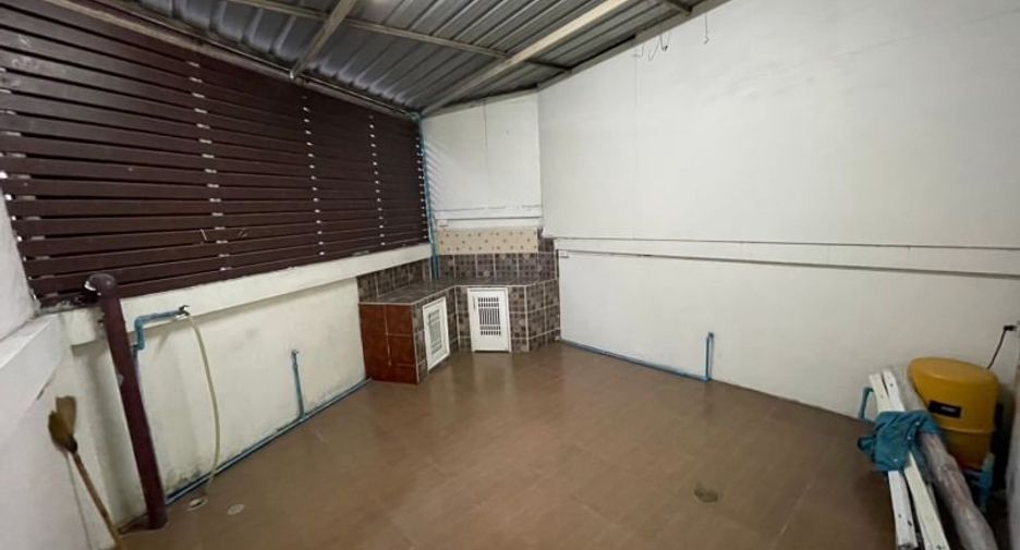 For sale 2 bedrooms retail Space in Si Racha, Chonburi