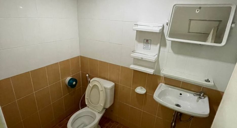 For sale 2 bedrooms retail Space in Si Racha, Chonburi