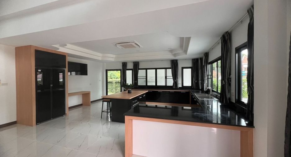 For rent and for sale 5 bedrooms villa in San Sai, Chiang Mai