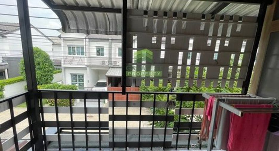 Casa adosada en venta de 3 habitaciones en Don Mueang, Bangkok