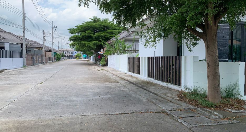 For sale 3 bedrooms house in Phan Thong, Chonburi