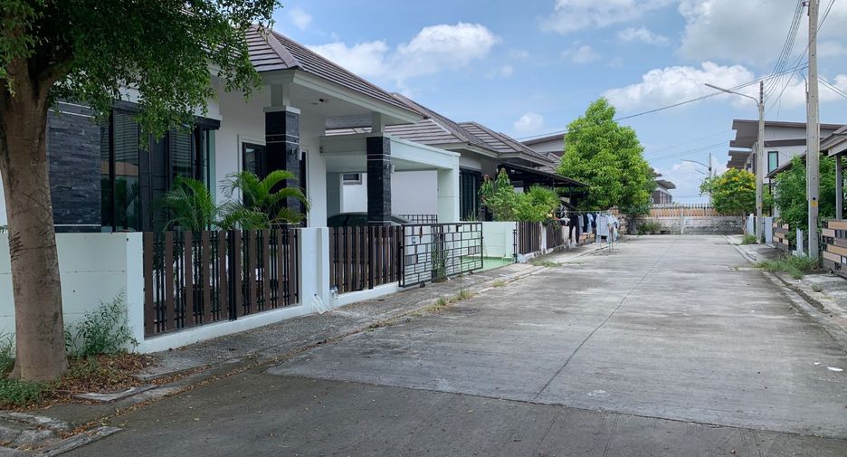 For sale 3 bedrooms house in Phan Thong, Chonburi