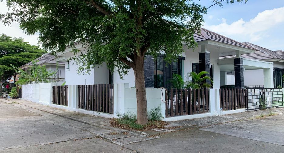 For sale 3 bedrooms house in Phan Thong, Chonburi