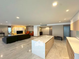 For rent 3 bed condo in Watthana, Bangkok