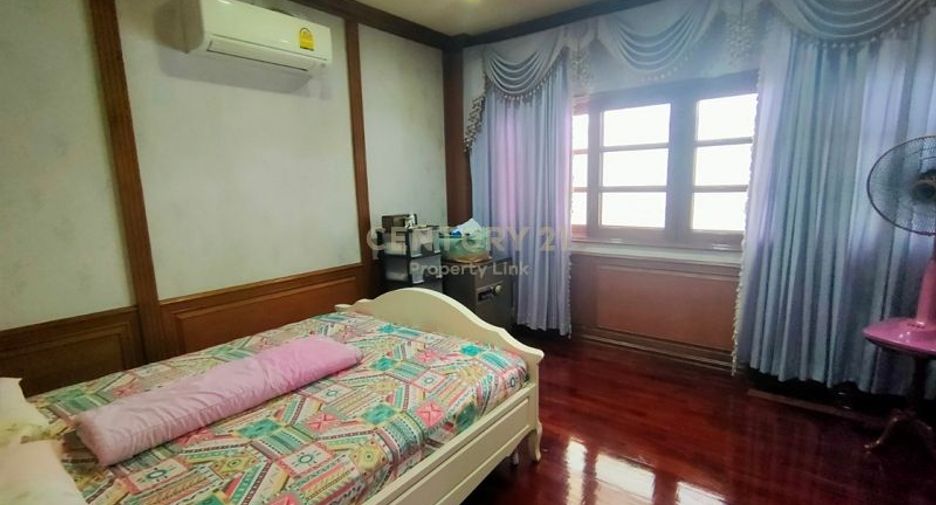 For sale 4 Beds house in Huai Khwang, Bangkok