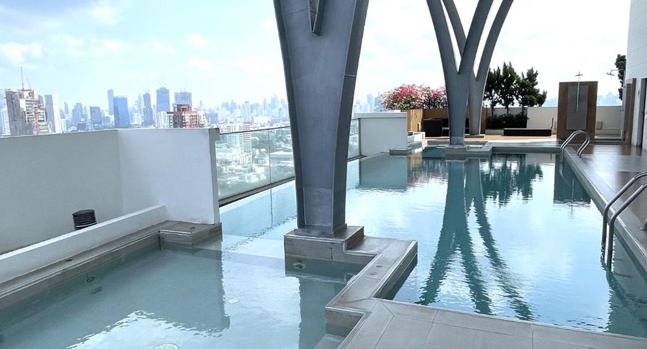 Condo en venta de 2 habitaciones en Yan Nawa, Bangkok