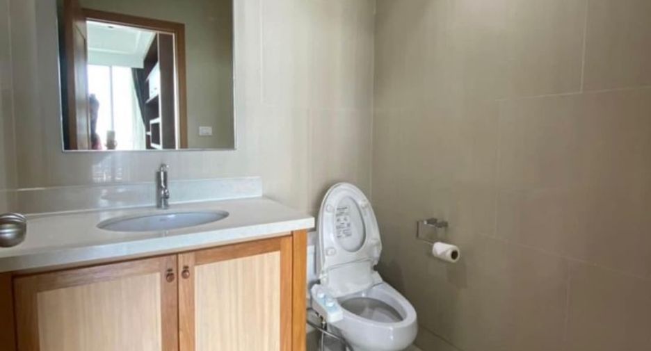 For rent そして for sale 2 ベッドルーム condo in Khlong Toei, Bangkok