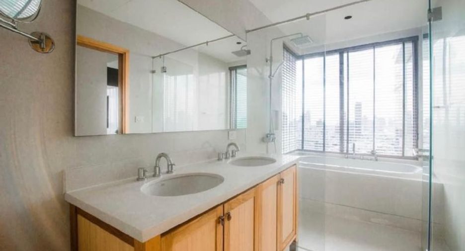 For rent そして for sale 2 ベッドルーム condo in Khlong Toei, Bangkok