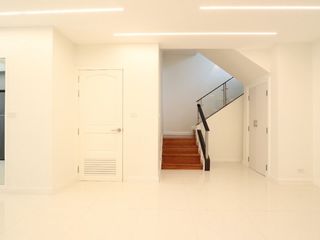For rent 4 bedrooms townhouse in Sathon, Bangkok