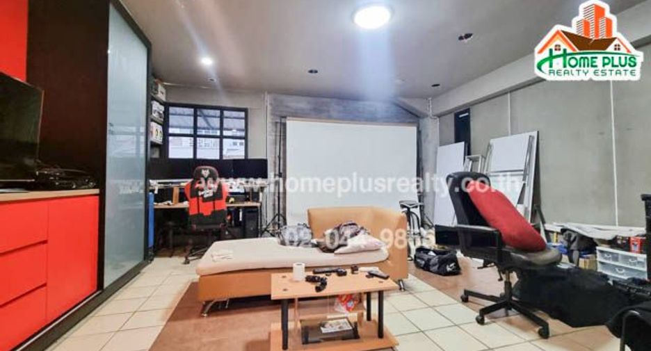 Haus zum Kauf mit 3 Zimmer in Lat Phrao, Bangkok