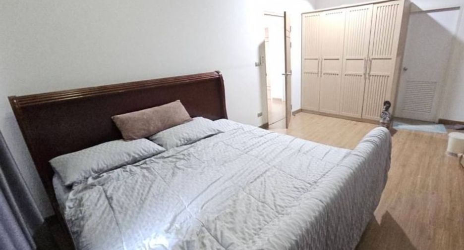 For sale 3 bedrooms house in Si Racha, Chonburi