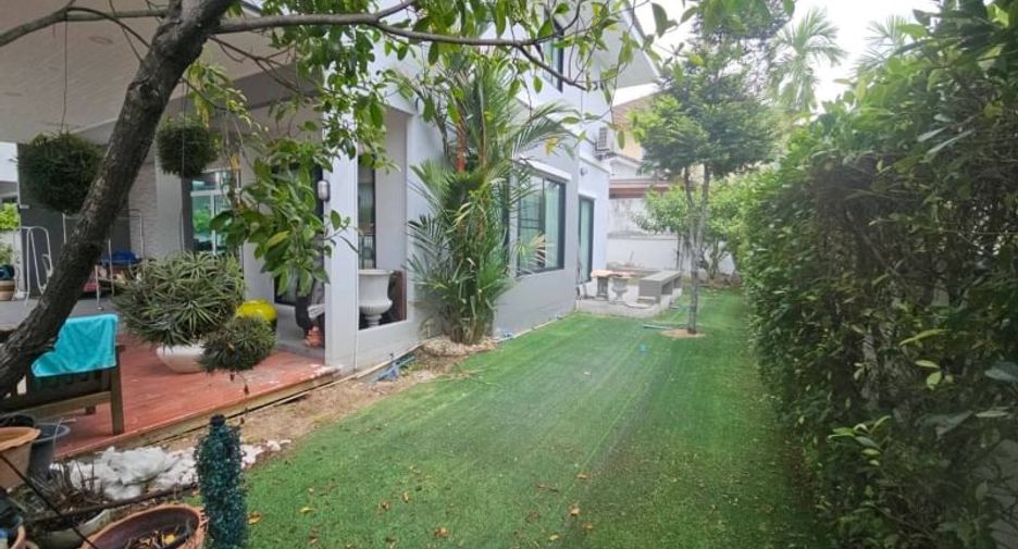 For sale 3 bedrooms house in Si Racha, Chonburi