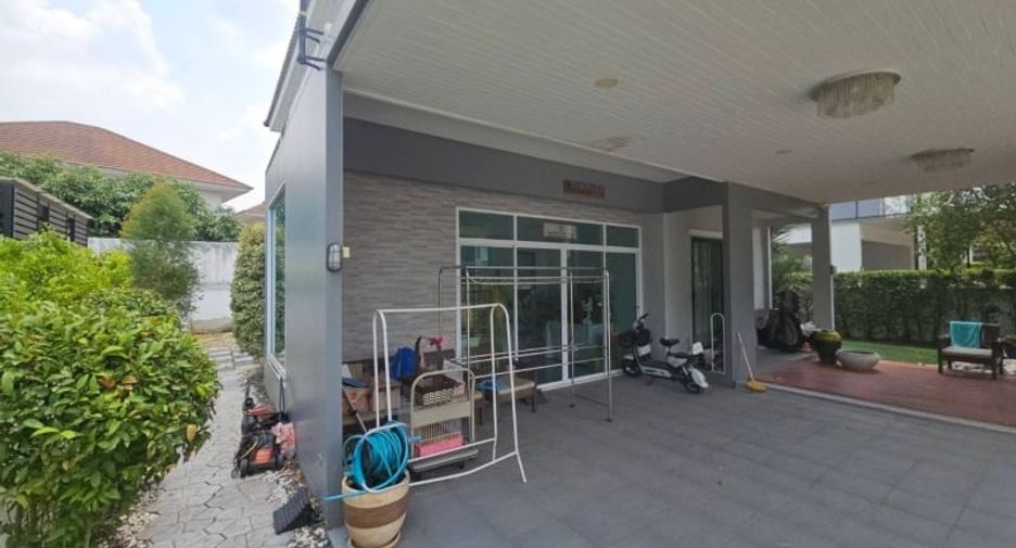 For sale 3 bedrooms house in Si Racha, Chonburi