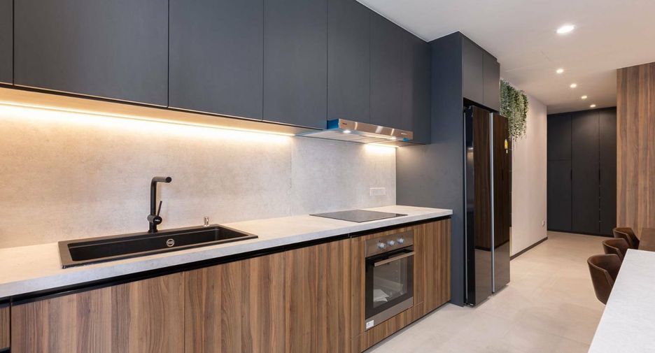 For rent 3 bedrooms condo in Khlong Toei, Bangkok