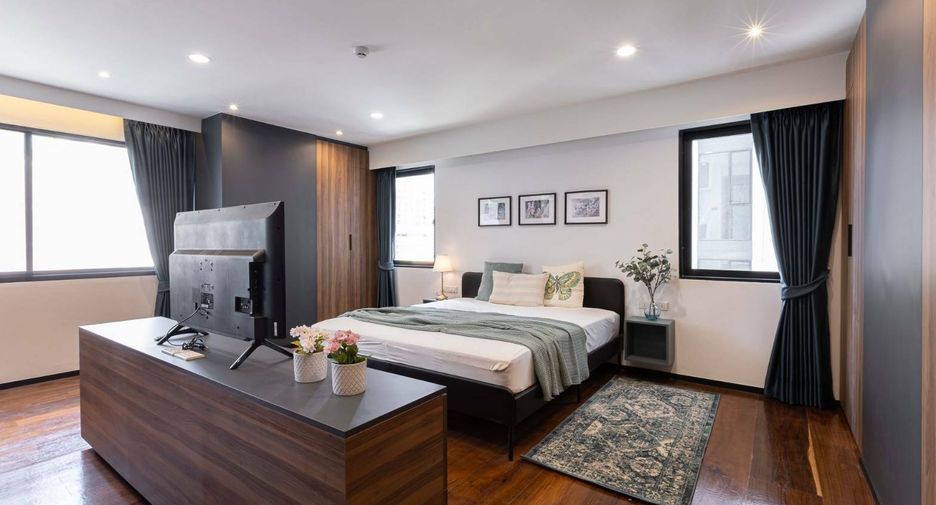 For rent 3 bedrooms condo in Khlong Toei, Bangkok
