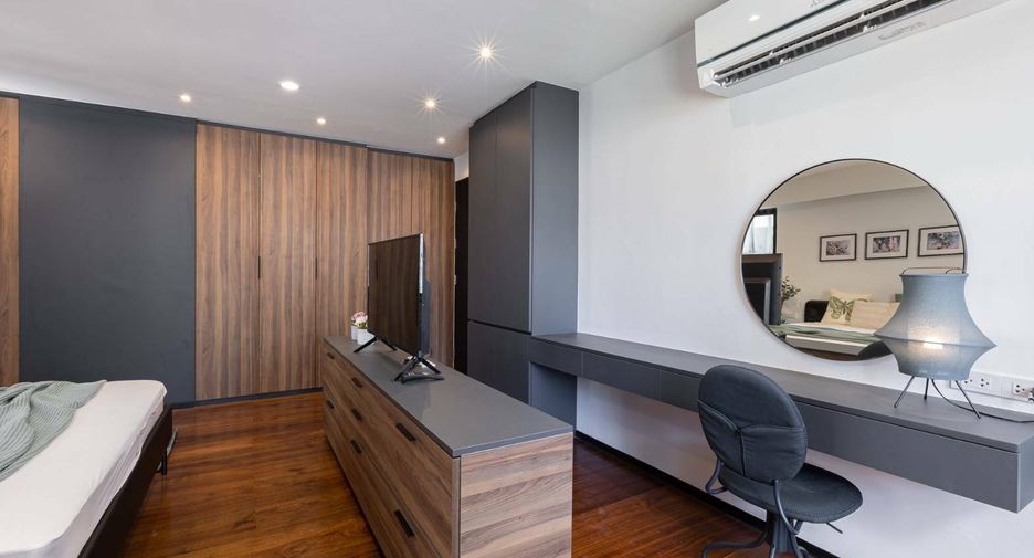 For rent 3 bedrooms condo in Khlong Toei, Bangkok