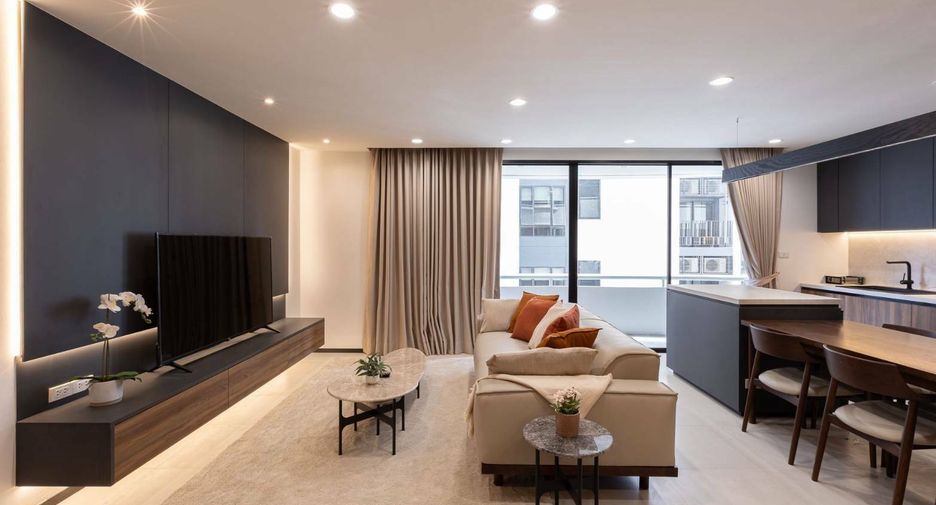 For rent 3 bedrooms condo in Khlong Toei, Bangkok