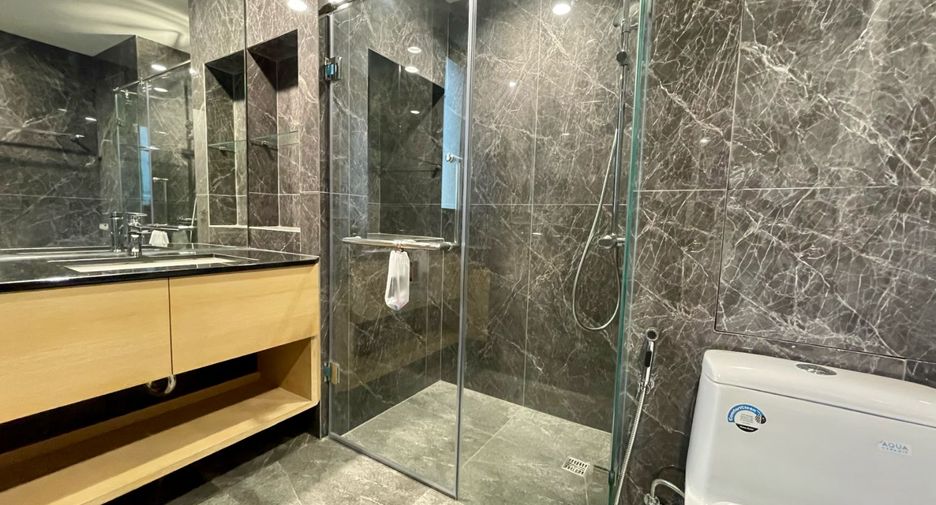 For rent 3 bedrooms condo in Khlong Toei, Bangkok