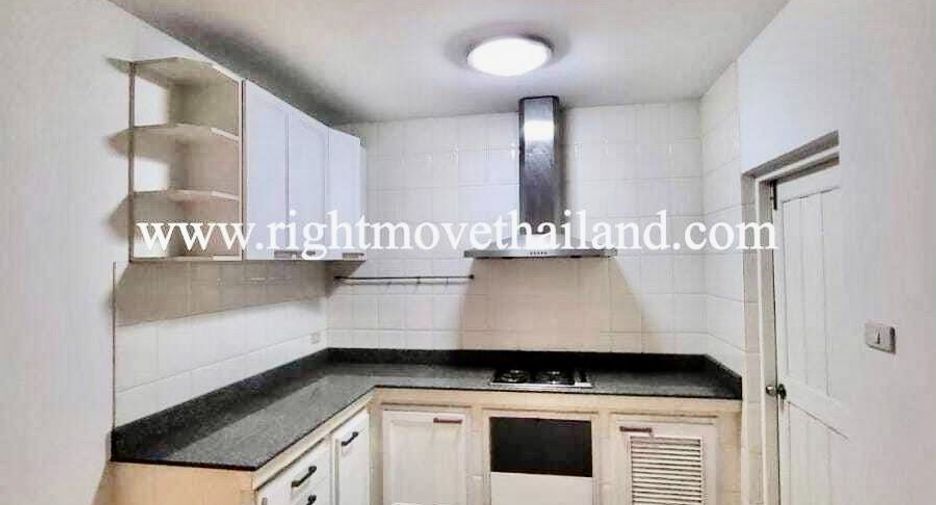 Haus zum Kauf mit 6 Zimmer in Bang Phli, Samut Prakan