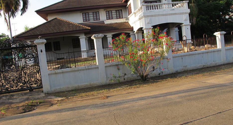For sale 5 bedrooms house in Mueang Samut Prakan, Samut Prakan