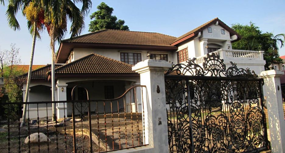 For sale 5 bedrooms house in Mueang Samut Prakan, Samut Prakan