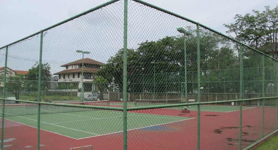 For sale 5 bedrooms house in Mueang Samut Prakan, Samut Prakan