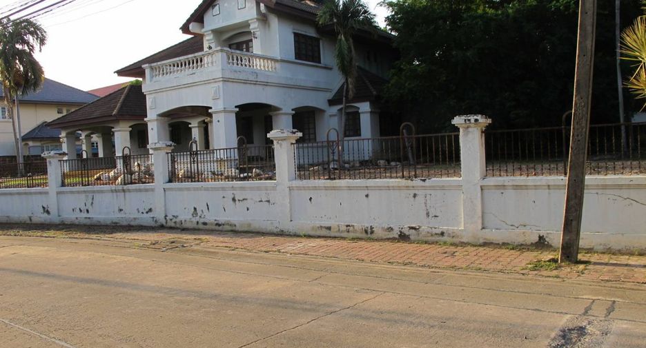 For sale 5 bedrooms house in Mueang Samut Prakan, Samut Prakan