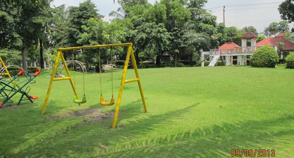 For sale 5 bedrooms house in Mueang Samut Prakan, Samut Prakan