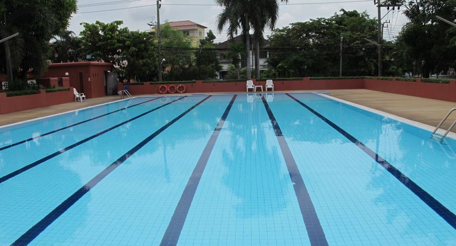 For sale 5 bedrooms house in Mueang Samut Prakan, Samut Prakan