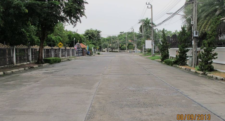 For sale 5 bedrooms house in Mueang Samut Prakan, Samut Prakan