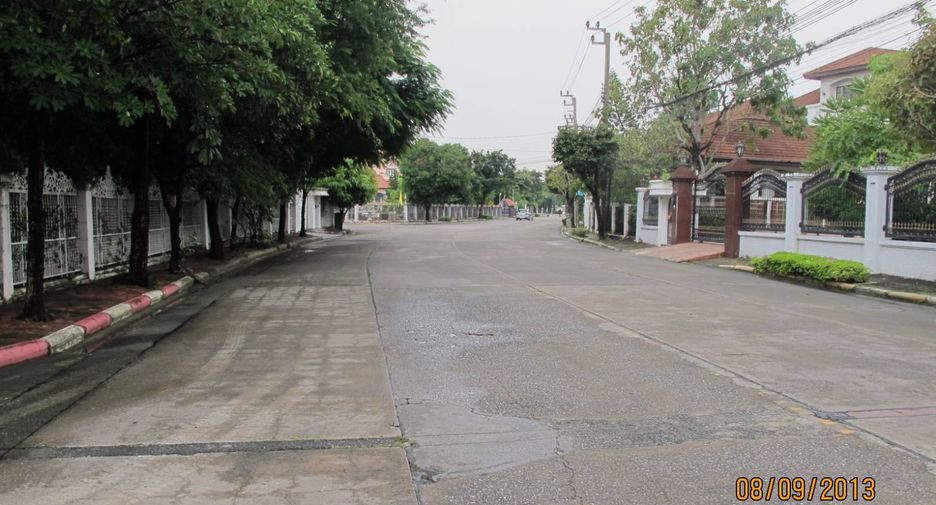 For sale 5 bedrooms house in Mueang Samut Prakan, Samut Prakan