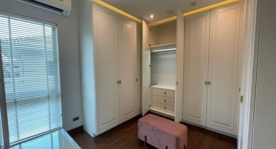 For rent and for sale 4 bedrooms house in Lat Krabang, Bangkok