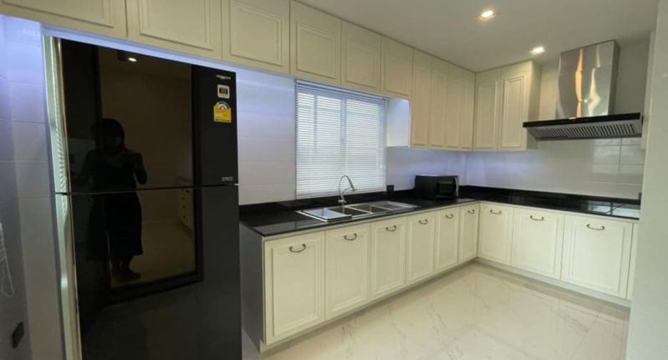 For rent and for sale 4 bedrooms house in Lat Krabang, Bangkok