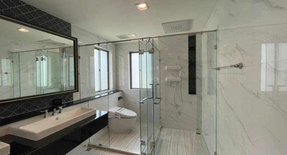 For rent and for sale 4 bedrooms house in Lat Krabang, Bangkok
