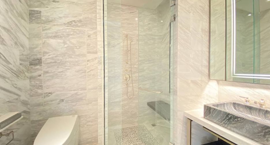For sale 3 bed condo in Khlong San, Bangkok