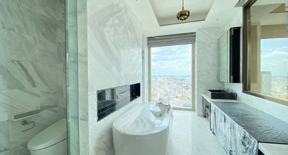 For sale 3 bed condo in Khlong San, Bangkok