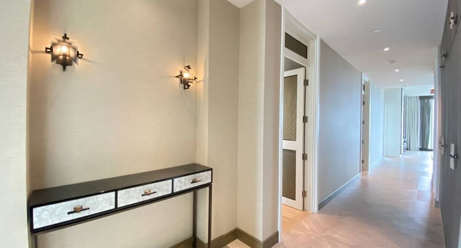 For sale 3 bed condo in Khlong San, Bangkok