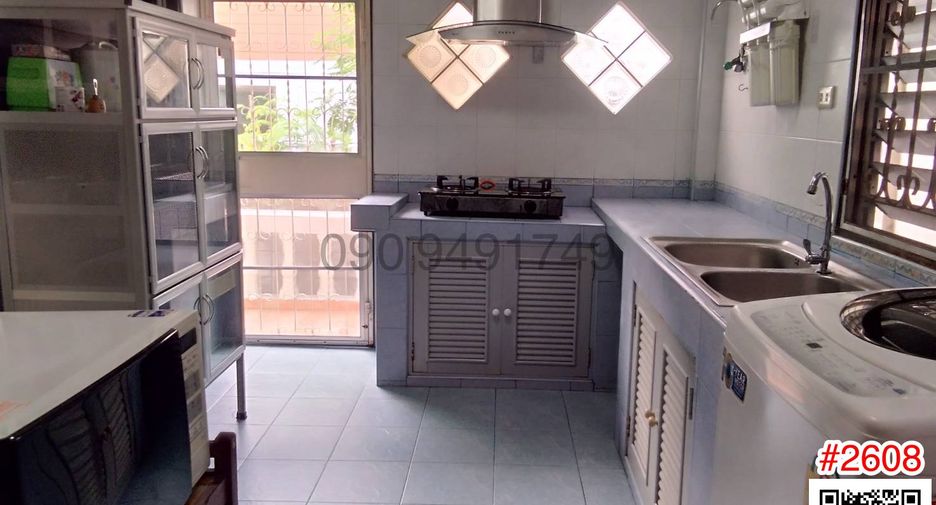 For rent 2 ベッドルーム house in Phra Khanong, Bangkok