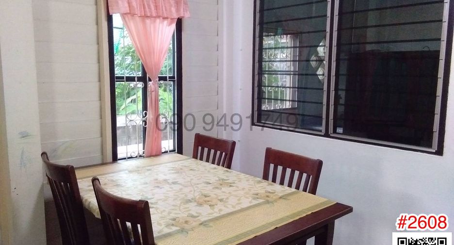 For rent 2 ベッドルーム house in Phra Khanong, Bangkok