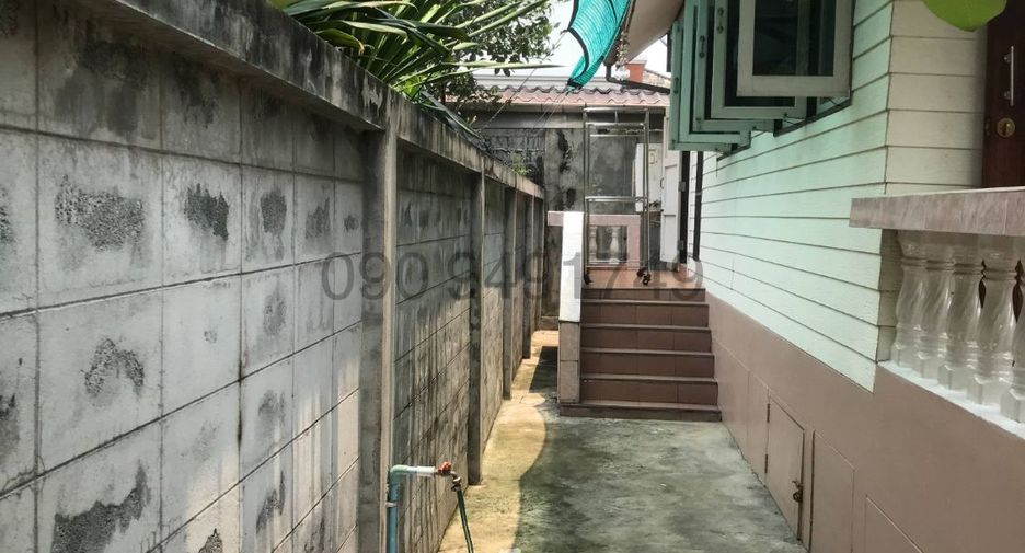 For rent 2 ベッドルーム house in Phra Khanong, Bangkok