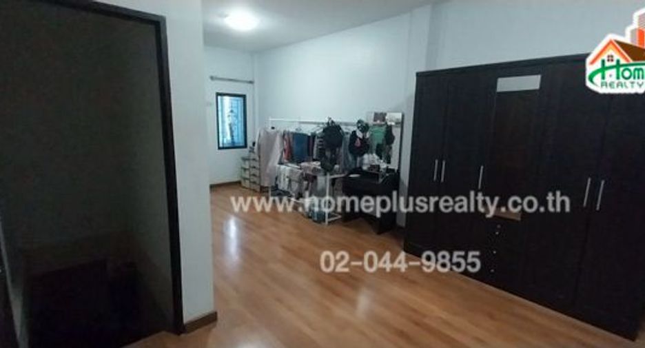Продажа 3 спальни торговое помещение в Саттахип, Чонбури