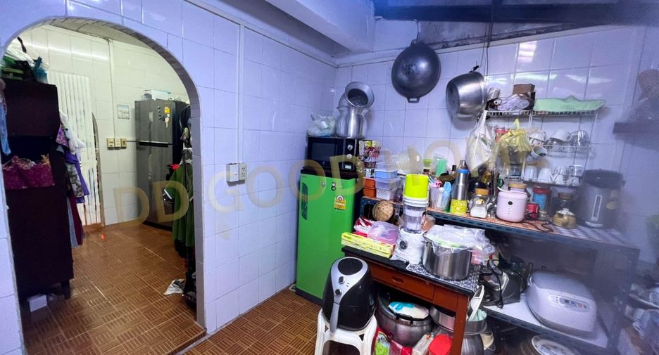 À vendre 2 chambres maison de ville à Phasi Charoen, Bangkok