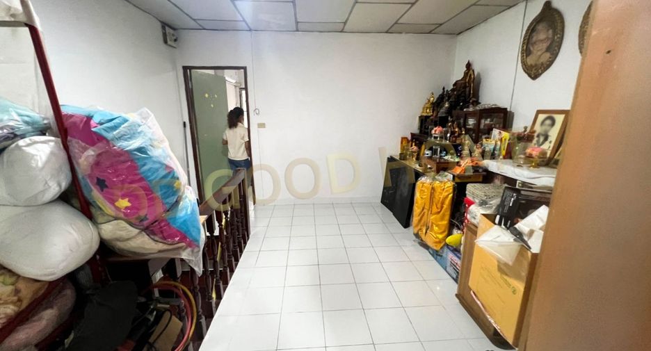 À vendre 2 chambres maison de ville à Phasi Charoen, Bangkok