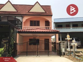 For sale 2 bed townhouse in Mueang Uttaradit, Uttaradit