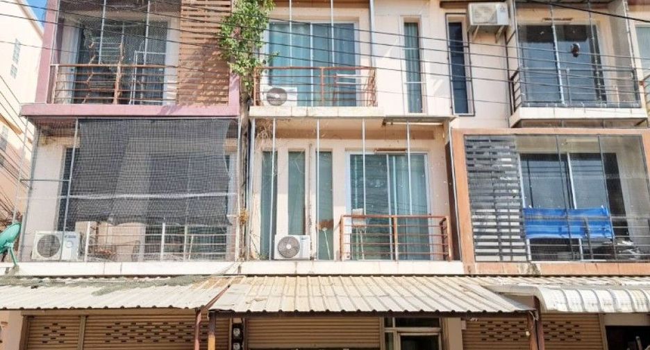 For sale 7 bed retail Space in Mueang Phitsanulok, Phitsanulok