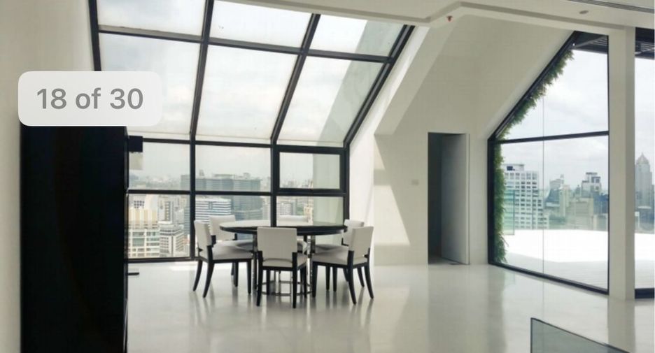 For sale 3 ベッドルーム condo in Sathon, Bangkok